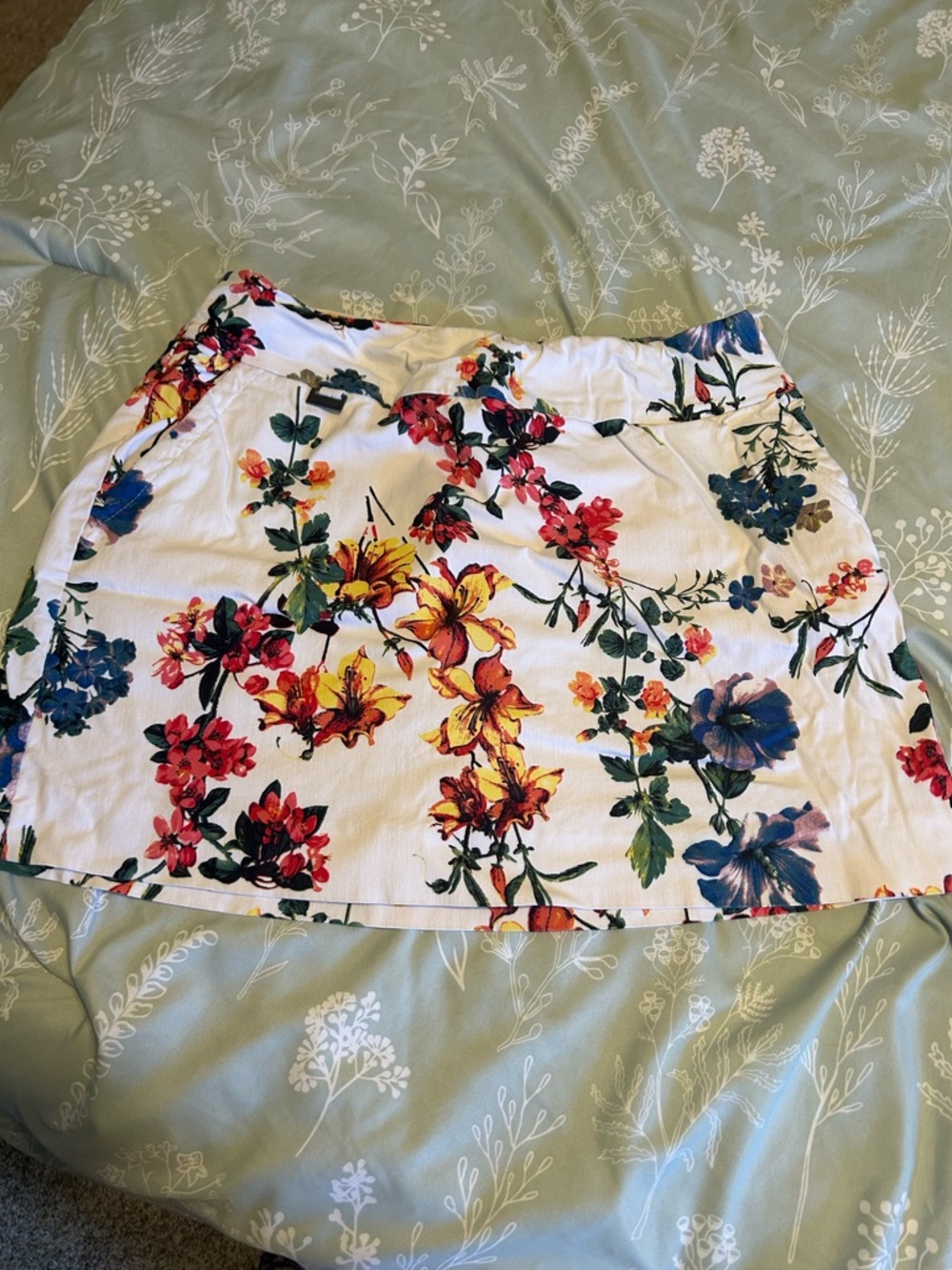 Peck & Peck White Mini Skirt with Multicolor Floral Print